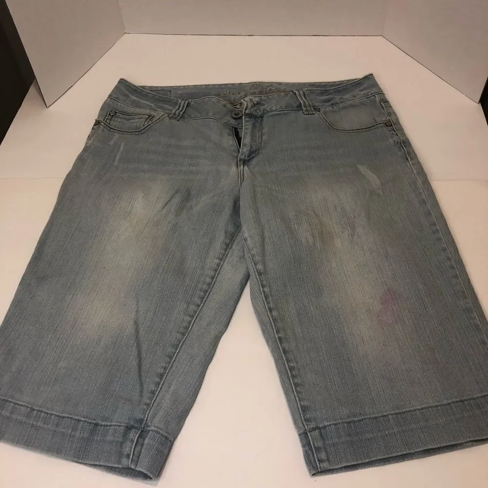 Refuge light denim shorts size 13